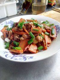家常菜胡萝卜炒肉