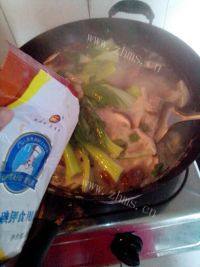 美味的青菜肉丸汤做法图解10)