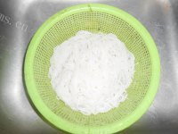 美味的芽白炒米粉做法图解4)