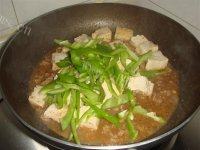 饱满的肉末烧豆腐做法图解9)