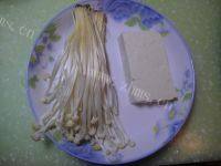 美味的金针菇豆腐汤做法图解1)