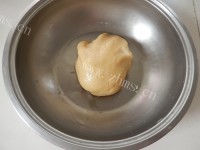 自制广式五仁月饼做法图解3)