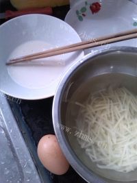 美味的土豆蛋饼做法图解1)