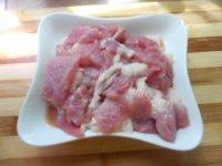 金针菇肉片汤做法图解1)