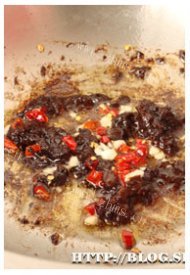 豆酱蒜香牛肉拌面做法图解4)