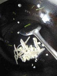 美味的酸炒空心菜杆做法图解2)