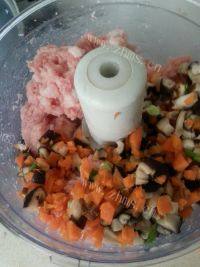 自制油豆腐塞肉做法图解4)