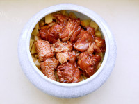 美味的腐乳豆豉蒸鸡做法图解6)