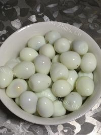 美味的豉香虎皮蛋做法图解2)