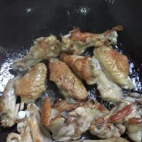 回味无穷的香辣鸡翅做法图解3)