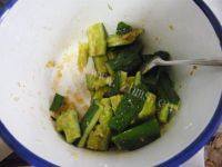 家常菜刀拍黄瓜