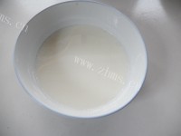 自制豆沙卷做法图解1)