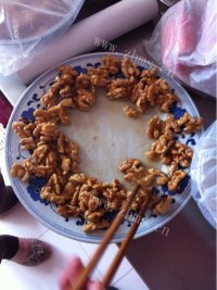 诱人的琥珀核桃仁做法图解4)