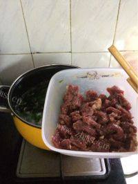 美味的海带牛肉汤做法图解6)
