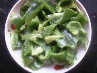 简单版青椒炒肉做法图解1)