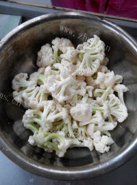 家常菜肉炒菜花做法图解1)