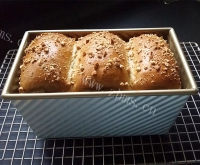 风味独特的苋菜汁炼乳腰果吐司做法图解17)