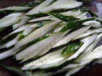 家常菜肉片炒黄瓜做法图解1)