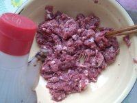 自己做的羊肉大葱水饺做法图解7)