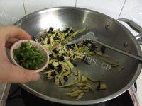 春笋黑木耳炒肉丝做法图解8)