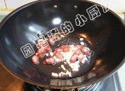 家常菜苦瓜炒腊肠做法图解2)