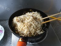 美味的时蔬炒面做法图解11)