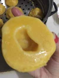 美味的奶香玉米面窝窝头做法图解8)