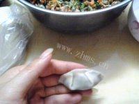 简单的韭菜猪肉饺做法图解11)