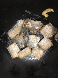 鲜美可口的红烧带鱼做法图解3)