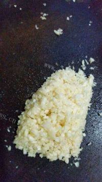 口味十足蒜蓉虾做法图解2)