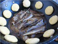 美味的铁锅炖鱼贴饼子的做法图解九
