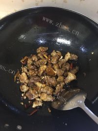 家常菜胡萝卜炖牛腩做法图解6)