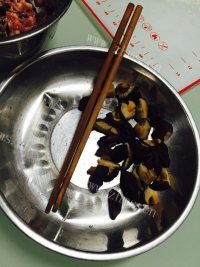 菇耳肉包做法图解6)