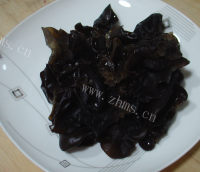 好吃的鸡蛋木耳炒饭做法图解2)