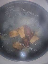 美味早餐银耳红枣莲子羹做法图解5)