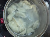 美味营养的韭菜鸡蛋馅水饺做法图解9)