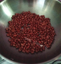 独特的黑芝麻花生牛扎糖做法图解2)
