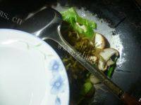 家常雪菜青椒炒香菇做法图解6)