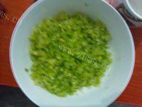 满口生香的芹菜猪肉水饺做法图解2)