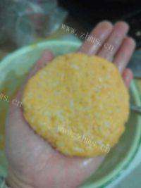 口感丰富的红薯煎饼做法图解4)