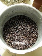 美味的豆沙枧水粽做法图解3)