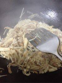 #爱美食#金针菇炒肉丝做法图解6)