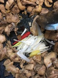 营养丰富的鸡肉炖土豆做法图解2)