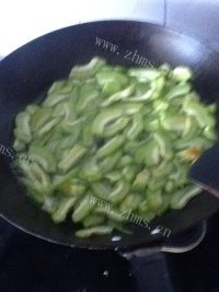 家常菜苦瓜炒蛋做法图解1)