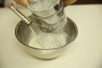 自制电压力锅戚风蛋糕做法图解2)
