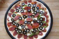 腊肠黑橄榄披萨的做法图解十三
