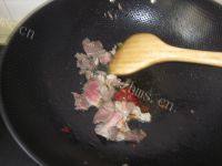 家常菜肉炒芹菜做法图解3)