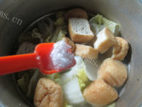 好吃的油豆腐白菜肉骨汤做法图解8)