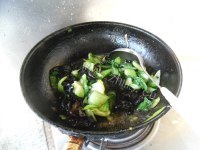 家常菜木耳炒油菜做法图解12)