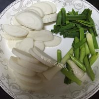 自制肉丝炒年糕做法图解3)